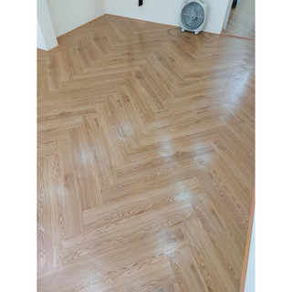 9 mét vuông sàn nhựa giả gỗ sẵn keo bóc dán