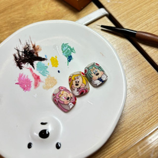 Đĩa sứ Gấu trắng pha màu làm móng