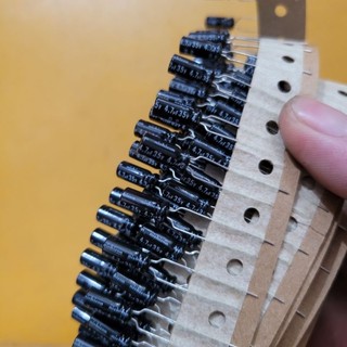 1 con tụ loa treble 35v 4.7uf