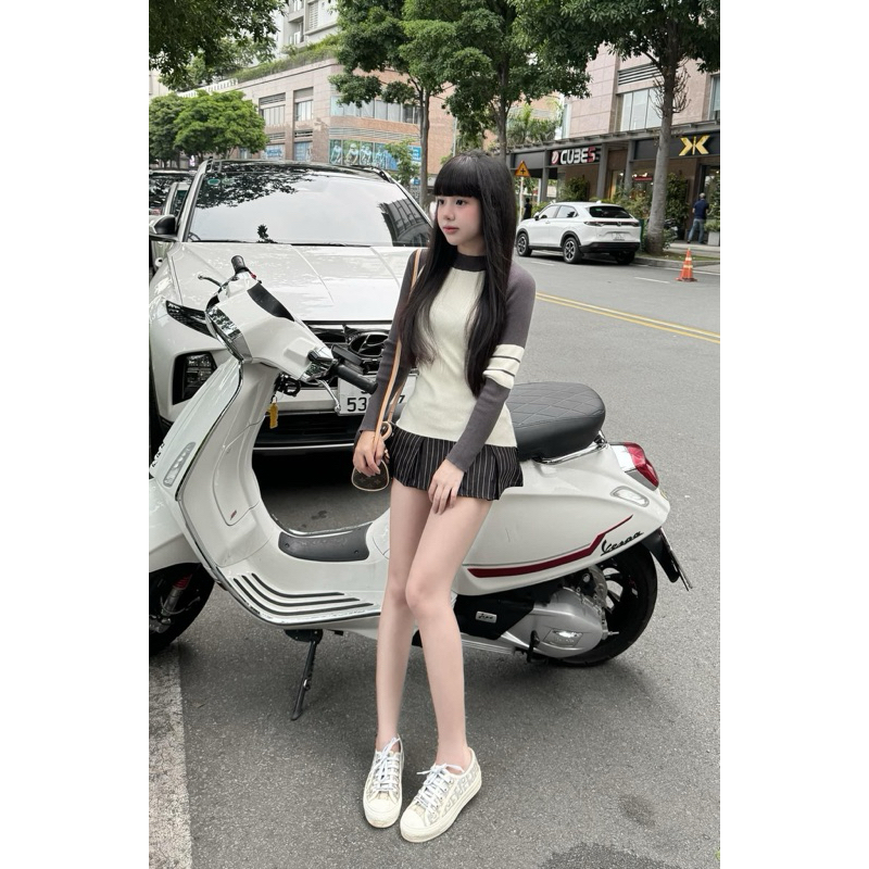 𝐂𝐇𝐄𝐑𝐑𝐘: Áo Len Thom Mix Trắng Xám
