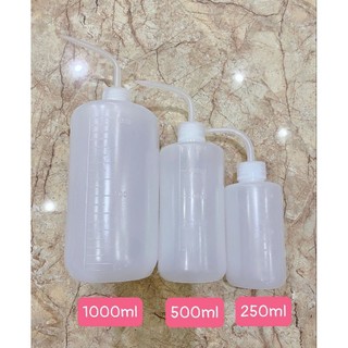 Bình tia nhựa vòi cong, có vạch chia dung tích 250ml, 500ml, 1000ml
