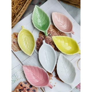 chén chấm hoa lá (gốm nhật)