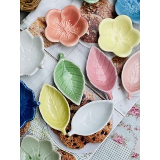 chén chấm hoa lá (gốm nhật)
