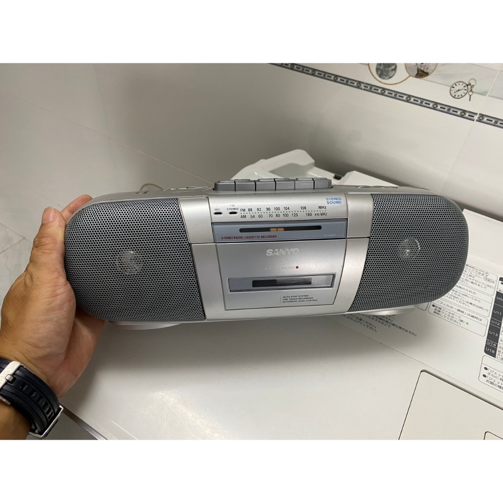 Đài Radio Cassette Sanyo M-X250F mới đẹp