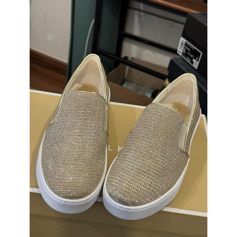 giày mờ ka auth