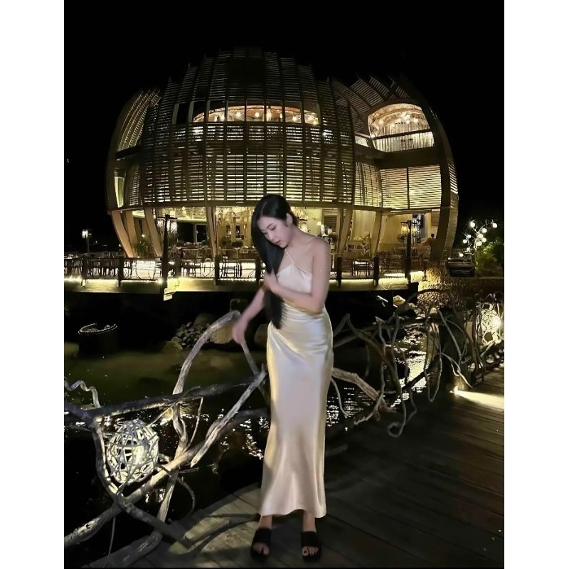 Đầm Lụa Cổ Yếm Hở Lưng Thiết Kế Cao Cấp- Váy Lụa Cổ Yếm Hở Lưng Dáng Dài Đuôi Cá Tôn Dángg làf để | BigBuy360 - bigbuy360.vn