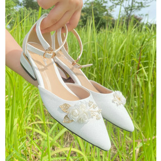 GIÀY CƯỚI, GIÀY CÔ DÂU ĐẾ BỆT TRẮNG XƯỚC KIM TUYẾN CAO GÓT 2.5 PHÂN HỞ EO GÓT VUÔNG DECOR HOA VÀ KẸP THỜI TRANG