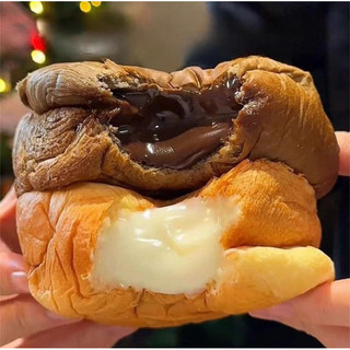 BÁNH MÌ NHÂN KEM CHẢY VỊ SOCOLA