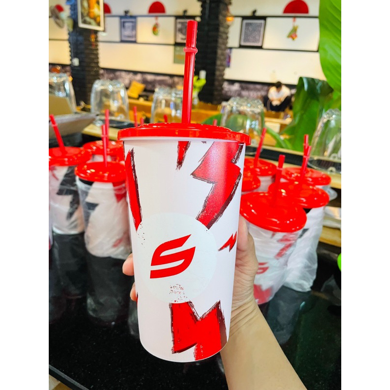 Ly nhựa đổi màu Sting 950ml