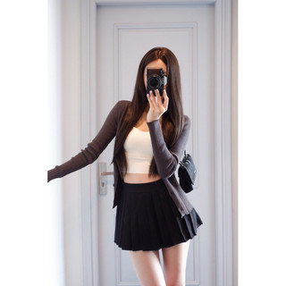 Áo len cardigan ôm body và chân váy