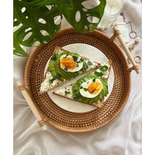 Khay mây ECOHUB tròn đựng đồ có quai xách phù hợp trang trí tiệc, decor phòng, dã ngoại (2 size)
