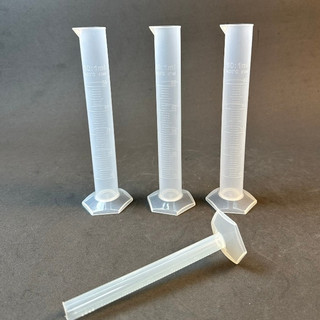 Ống đong  nhựa chia vạch trắng, khắc nổi 10ml, 25ml, 50ml, 100ml, 250ml, 500ml - YTHN