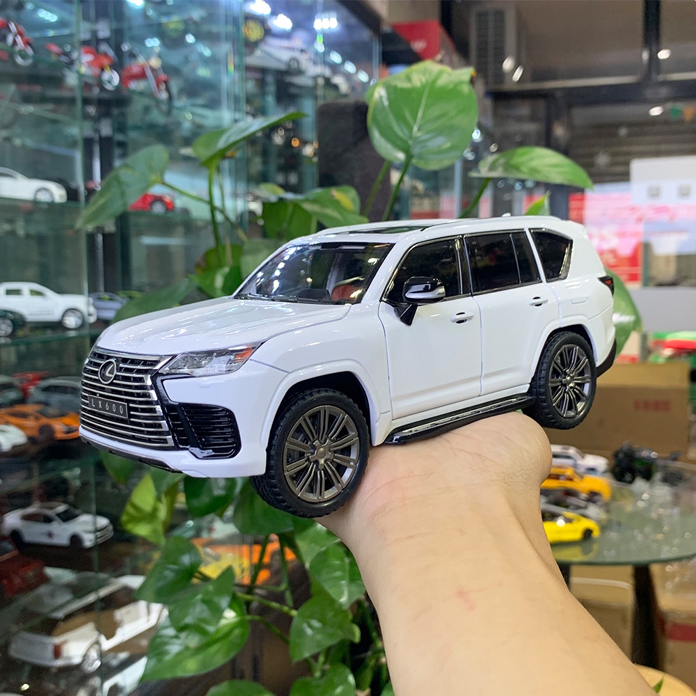 Mô hình xe Lexus LX600 có đèn và âm thanh tỉ lệ 1:24 CHIMEI