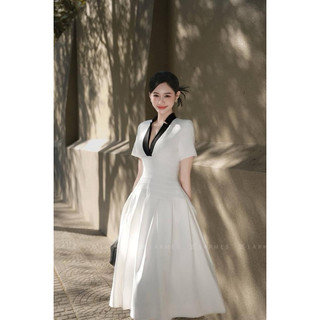 ĐẦM MIDI TRẮNG CỔ V VIỀN ĐEN