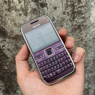 Điện Thoại Nokia E72 Màu Tím