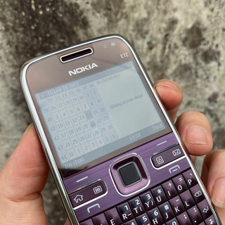 Điện Thoại Nokia E72 Màu Tím