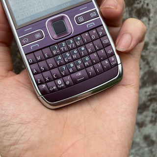Điện Thoại Nokia E72 Màu Tím