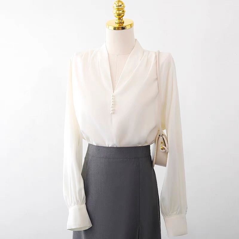 Áo sơ mi lụa cao cấp cổ V ly vải phối phụ kiện cúc ngọc sang trọng mặc đi làm công sở A670 | BigBuy360 - bigbuy360.vn