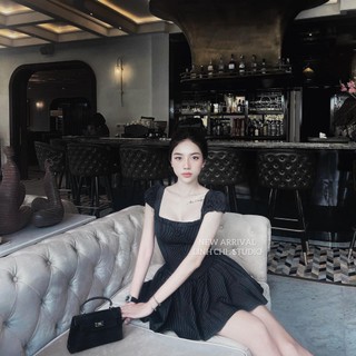 Váy kẻ babydoll cổ vuông nơ ngực v105v