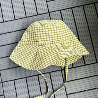 Mũ vành cụp xếp ly caro