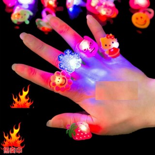 Nhẫn nhựa hoạt hình phát sáng độc đáo xinh xắn dành cho bé