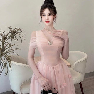 Váy trễ vai ren nơ