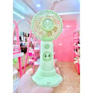 quạt đầu gấu đáng yêu
