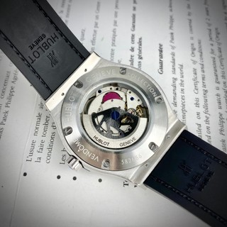 Hublot classic Phiên bản lộ lịch