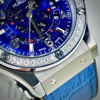 Hublot classic Phiên bản lộ lịch