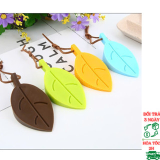 Miếng Chặn Khe Cửa Hình Chiếc Lá Chất Liệu Nhựa Chống Va Đập Có Móc Treo Tránh Gió Lùa Sập Cửa Kẹt Tay Bé