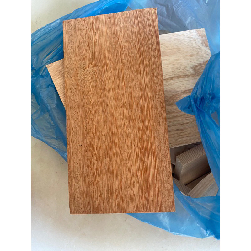 thanh gỗ gõ đỏ D30 R20 dày 1,4 cm