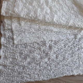 Vải ren trắng