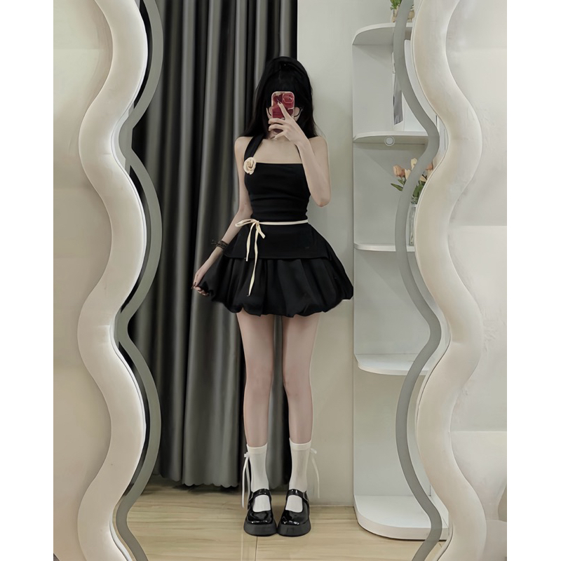 Sét Váy Nữ Kèm Hoa Gồm Áo Cổ Yếm Xẻ Dây Buộc Eo + Chân Váy Bí Phồng | BigBuy360 - bigbuy360.vn