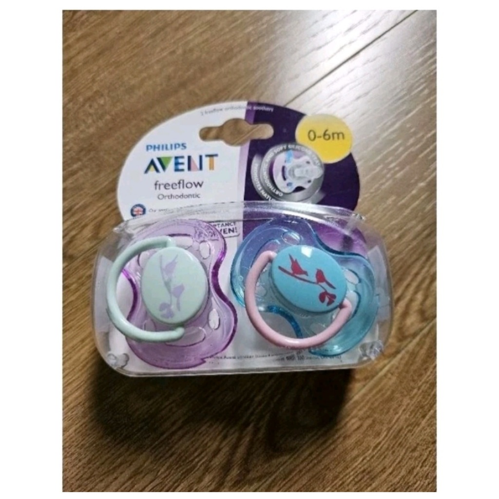 Núm ti giả Avent