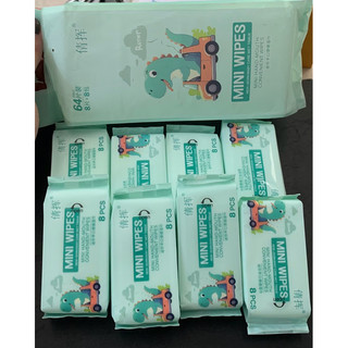 Khăn ướt mini wipes 8 gói nhỏ x 8 tờ = 64 tờ.