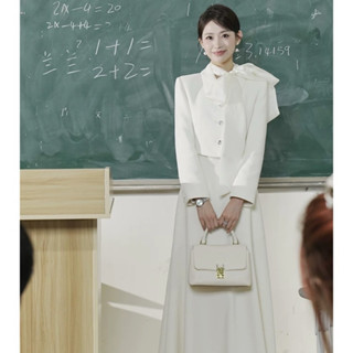  Sét dạ trắng thiết kế chân váy dài dáng xoè tặng kèm dây nơ 