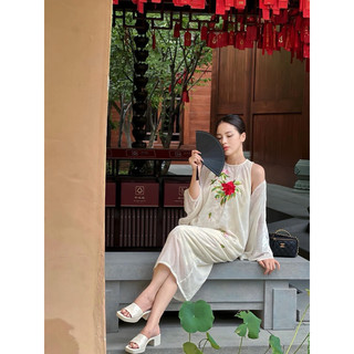 Váy nhung the nhám trắng sang chảnh ngút ngàn