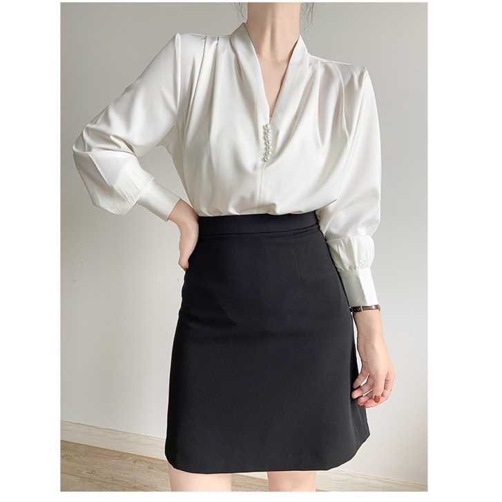 Áo sơ mi lụa cao cấp cổ V ly vải phối phụ kiện cúc ngọc sang trọng mặc đi làm công sở A670 | BigBuy360 - bigbuy360.vn