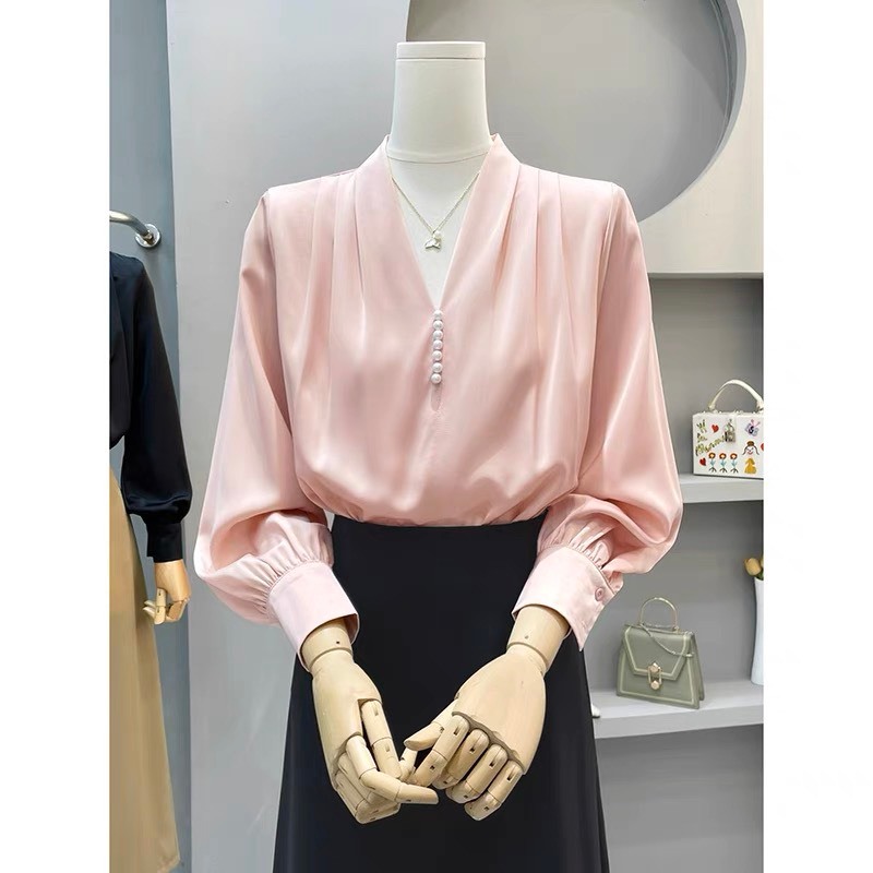 Áo sơ mi lụa cao cấp cổ V ly vải phối phụ kiện cúc ngọc sang trọng mặc đi làm công sở A670 | BigBuy360 - bigbuy360.vn