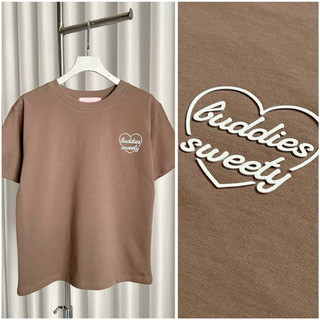 Áo thun Casey babytee basic in nổi cao thành Buddies Sweety No2