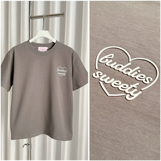 Áo thun Casey babytee basic in nổi cao thành Buddies Sweety No2
