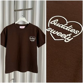 Áo thun Casey babytee basic in nổi cao thành Buddies Sweety No2