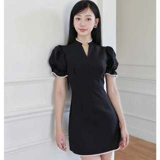 GERME | DESIGN Váy nữ Donna Dress cổ trụ xẻ V tay bồng khuy dọc thân trước, Đầm kiểu nữ phong cách Hàn Quốc VVNT052405