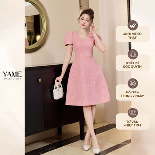 Váy nữ dạ dáng A tay ngắn màu hồng đính lông hạt cườm cài hoa YAME YV295