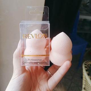 Mút Tán Kem Nền Hồ Lô Revlon cho lớp trang điểm được căng bóng tự nhiên và mỏng nhẹ nhàng