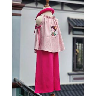 Sét Yếm gấm lụa cho bé gái in hình chibi màu hồng rất xinh