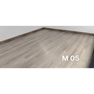 Combo 7 miếng (1m2) sàn nhựa giả gỗ có keo sẵn.