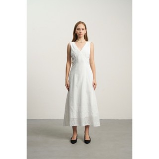 Đầm MALLORIE màu trắng cổ V thiết kế đơn giản hoạ tiết hoa