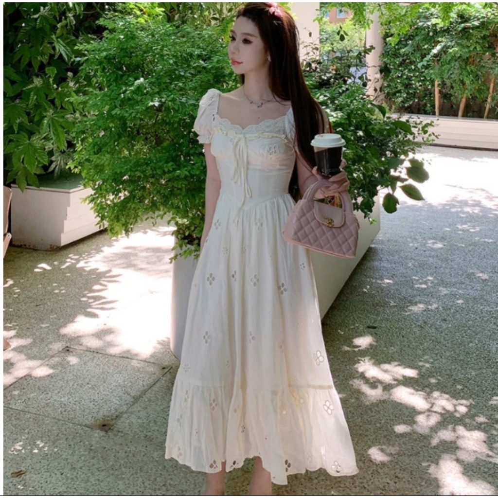 ĐẦM XÔ THÊU HOA TRẮNG NỔI VIỀN REN NGỰC 3 NƠ TUTA DRESS | BigBuy360 - bigbuy360.vn