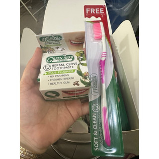 kem làm trắng răng Thái Lan Herbal Clove Toothpaste